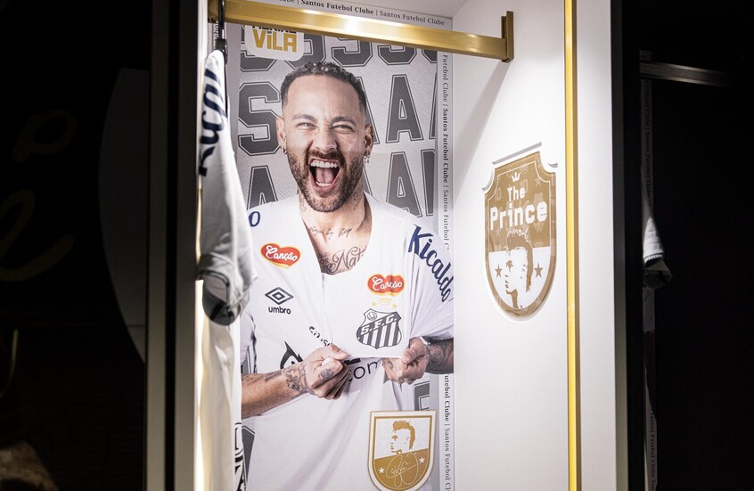 Neymar scores a fantastic goal from a free kick (Video)